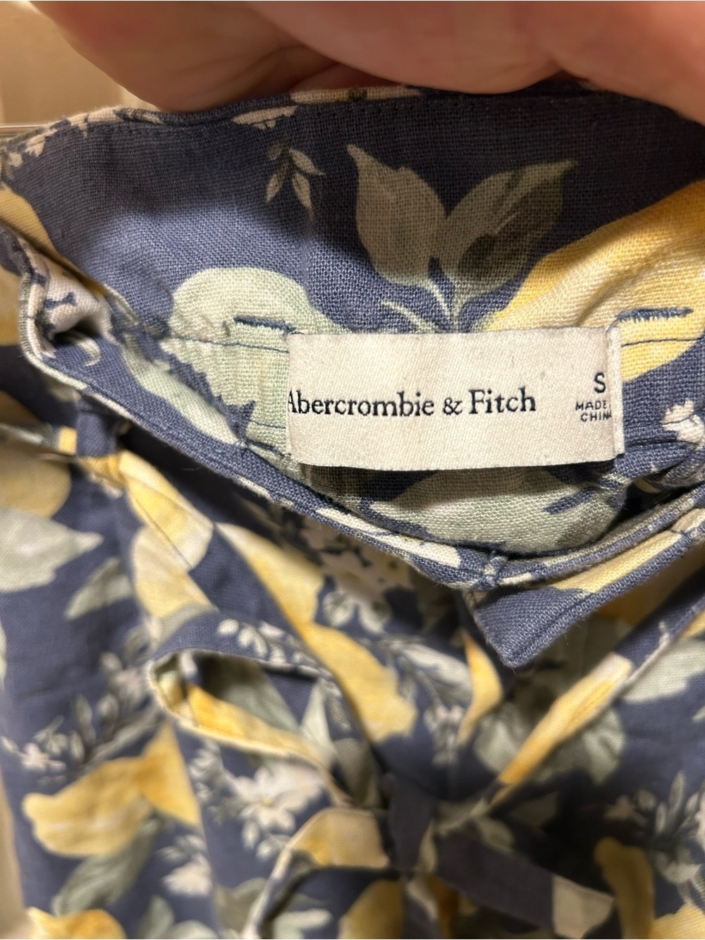 Abercrombie&Fitch Linen Lemon Printed High Rise Shorts , Small - Picture 5 of 6